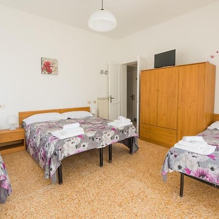 Casa Violetta Bed & Breakfast Marina di Massa Buitenkant foto