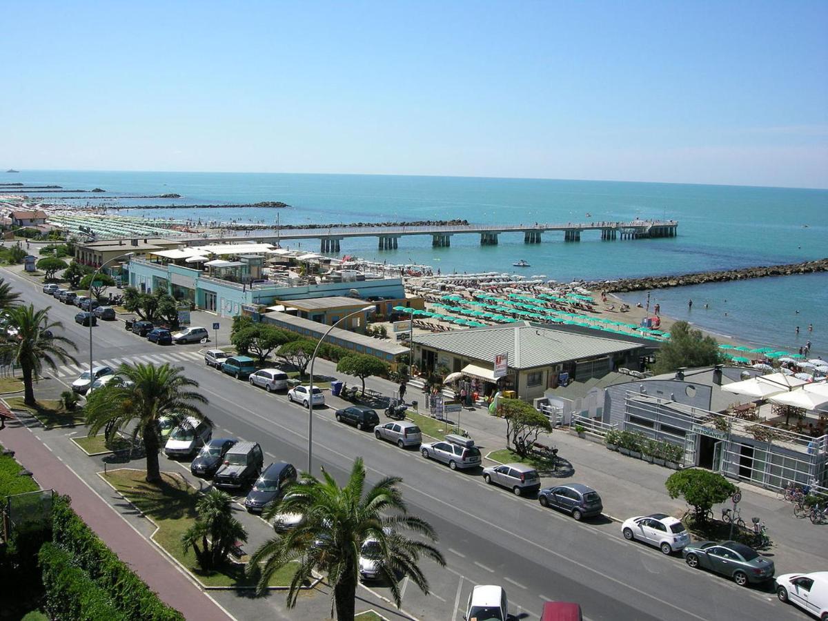 Casa Violetta Bed & Breakfast Marina di Massa Buitenkant foto