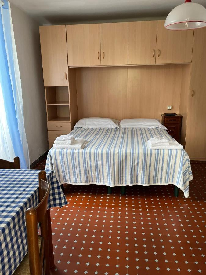 Casa Violetta Bed & Breakfast Marina di Massa Buitenkant foto