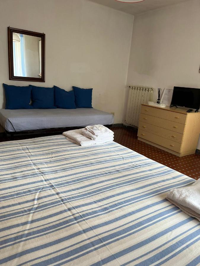 Casa Violetta Bed & Breakfast Marina di Massa Buitenkant foto