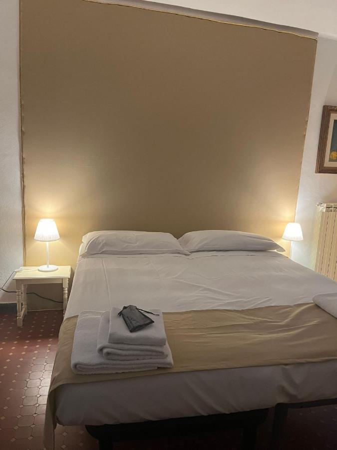 Casa Violetta Bed & Breakfast Marina di Massa Buitenkant foto