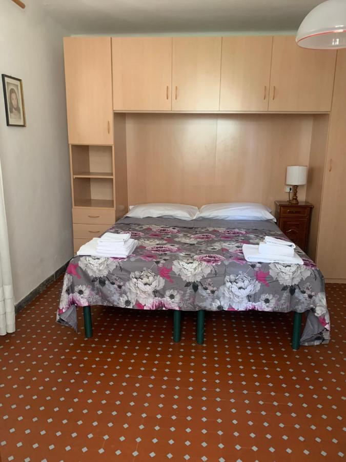 Casa Violetta Bed & Breakfast Marina di Massa Buitenkant foto