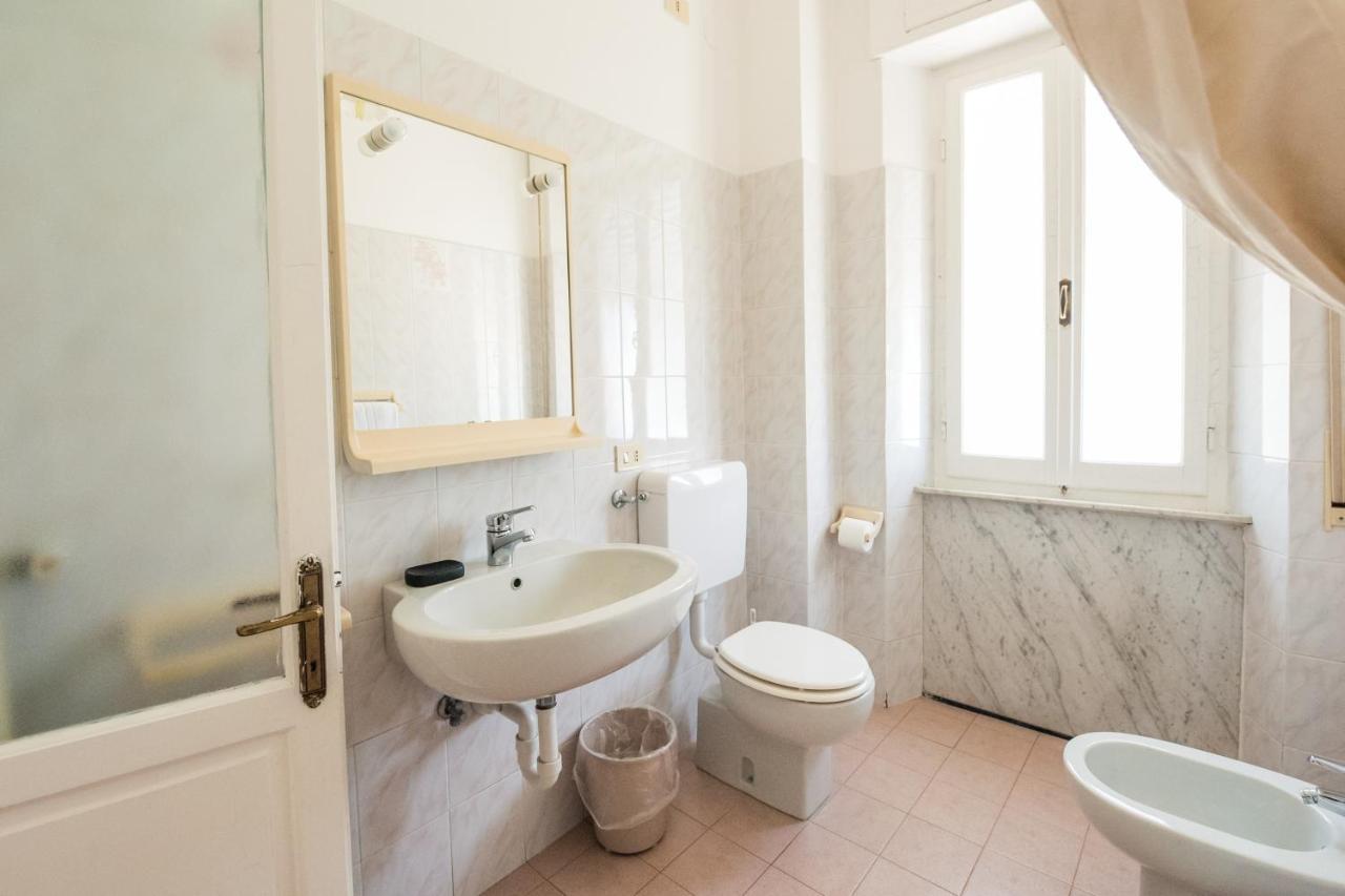 Casa Violetta Bed & Breakfast Marina di Massa Buitenkant foto