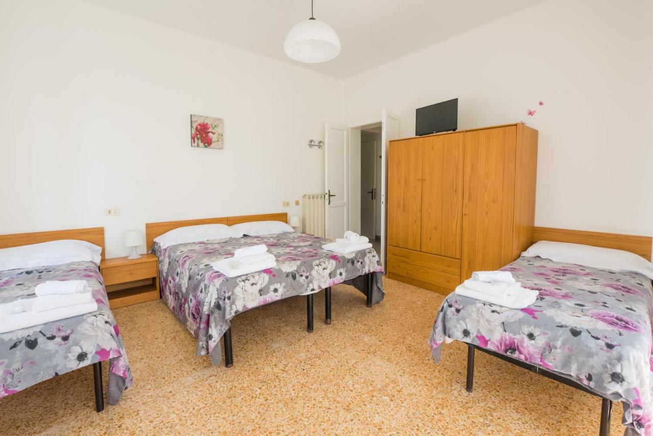 Casa Violetta Bed & Breakfast Marina di Massa Buitenkant foto