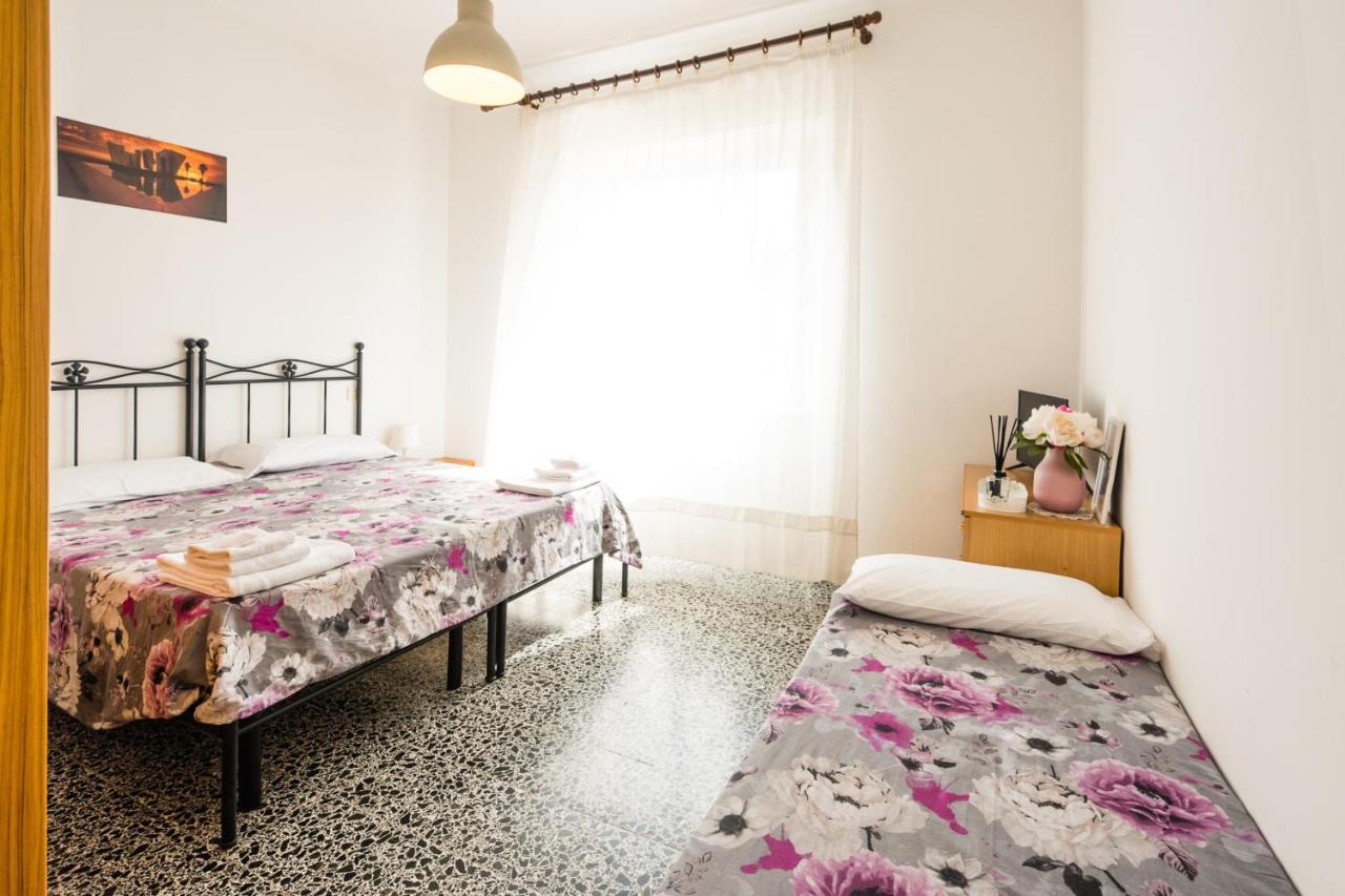 Casa Violetta Bed & Breakfast Marina di Massa Buitenkant foto