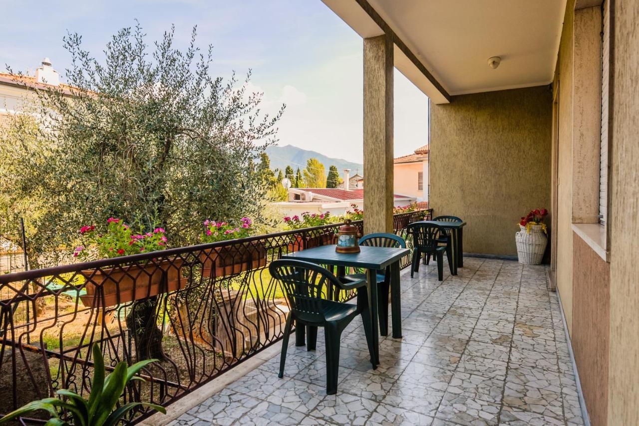 Casa Violetta Bed & Breakfast Marina di Massa Buitenkant foto