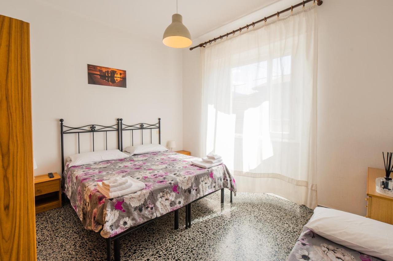 Casa Violetta Bed & Breakfast Marina di Massa Buitenkant foto