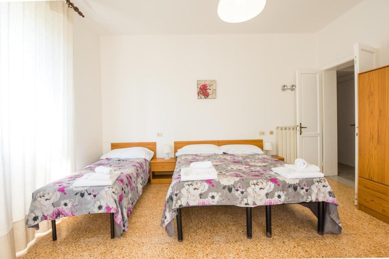 Casa Violetta Bed & Breakfast Marina di Massa Buitenkant foto