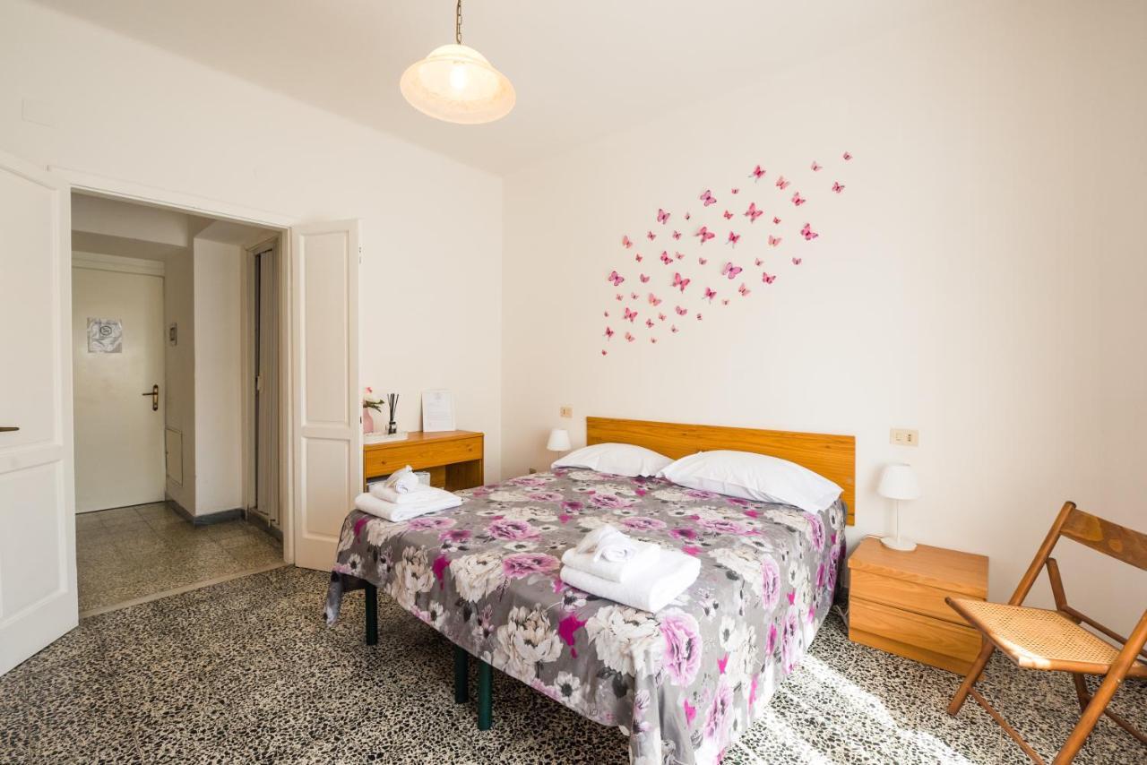 Casa Violetta Bed & Breakfast Marina di Massa Buitenkant foto