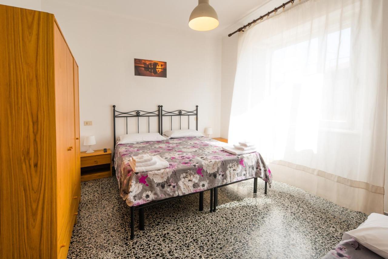Casa Violetta Bed & Breakfast Marina di Massa Buitenkant foto