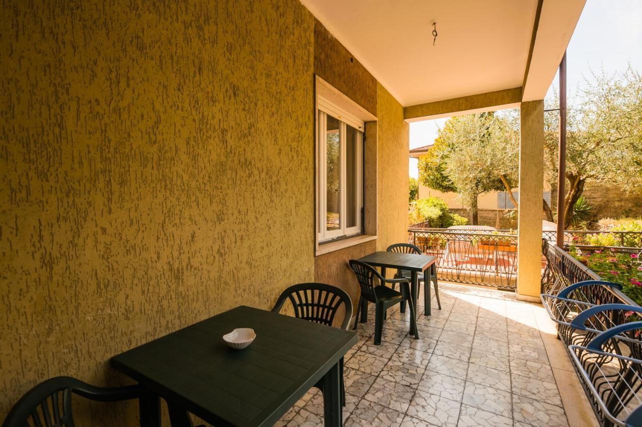 Casa Violetta Bed & Breakfast Marina di Massa Buitenkant foto