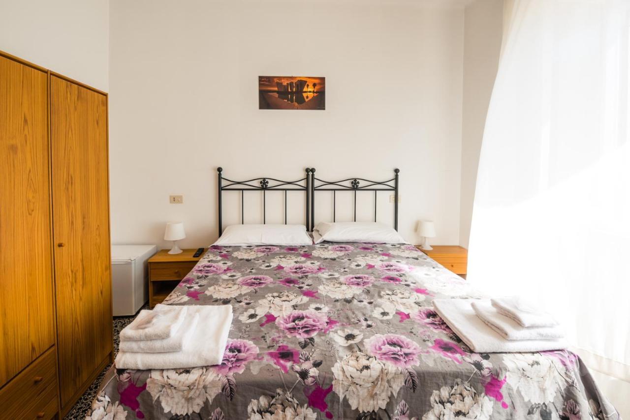 Casa Violetta Bed & Breakfast Marina di Massa Buitenkant foto