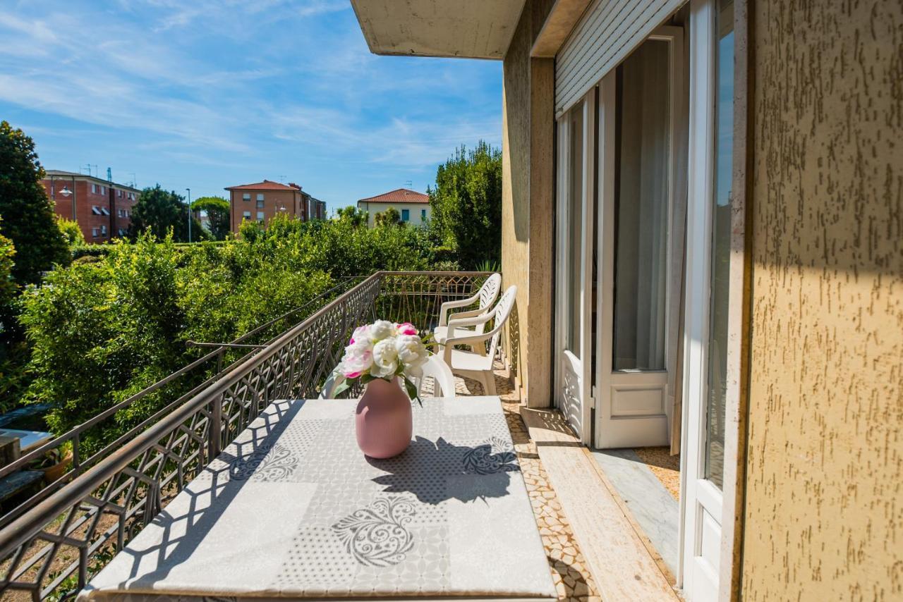 Casa Violetta Bed & Breakfast Marina di Massa Buitenkant foto