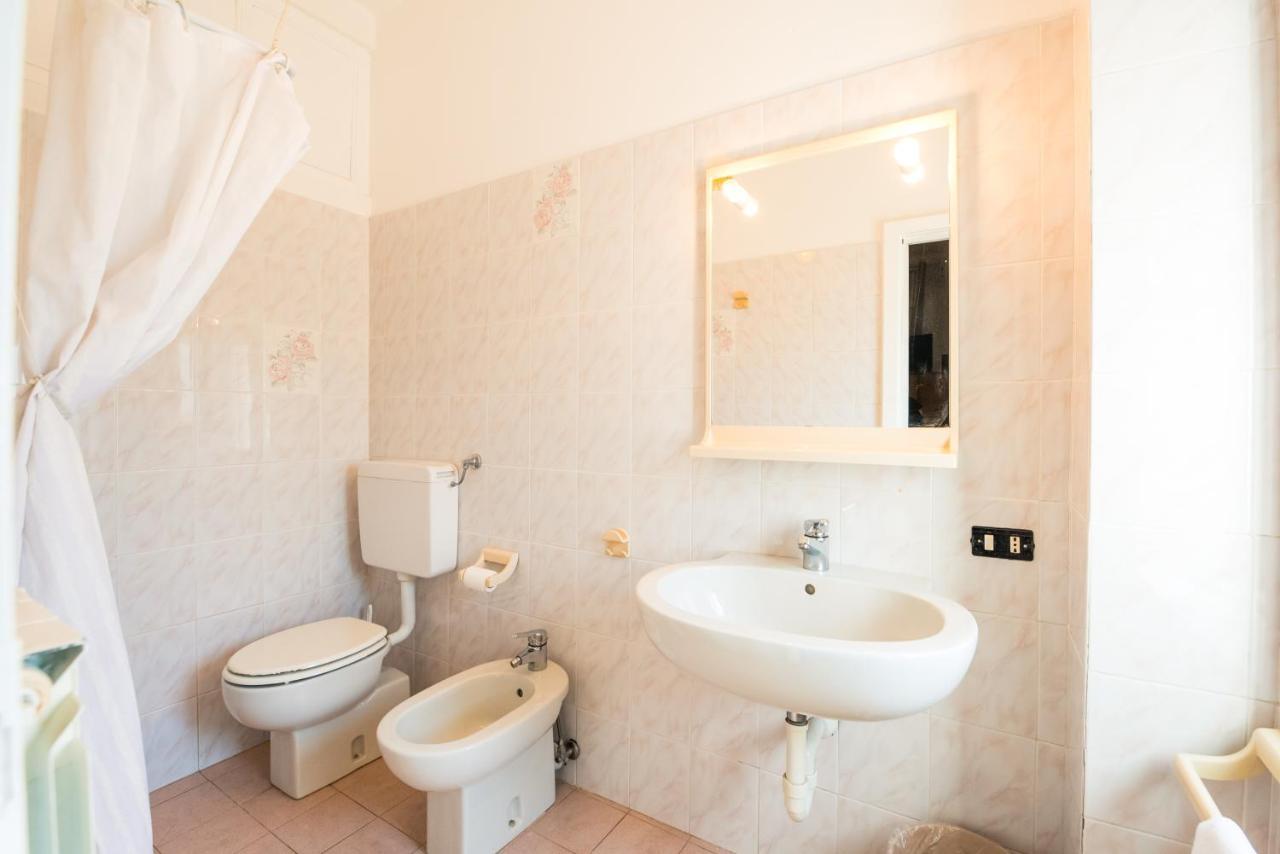 Casa Violetta Bed & Breakfast Marina di Massa Buitenkant foto