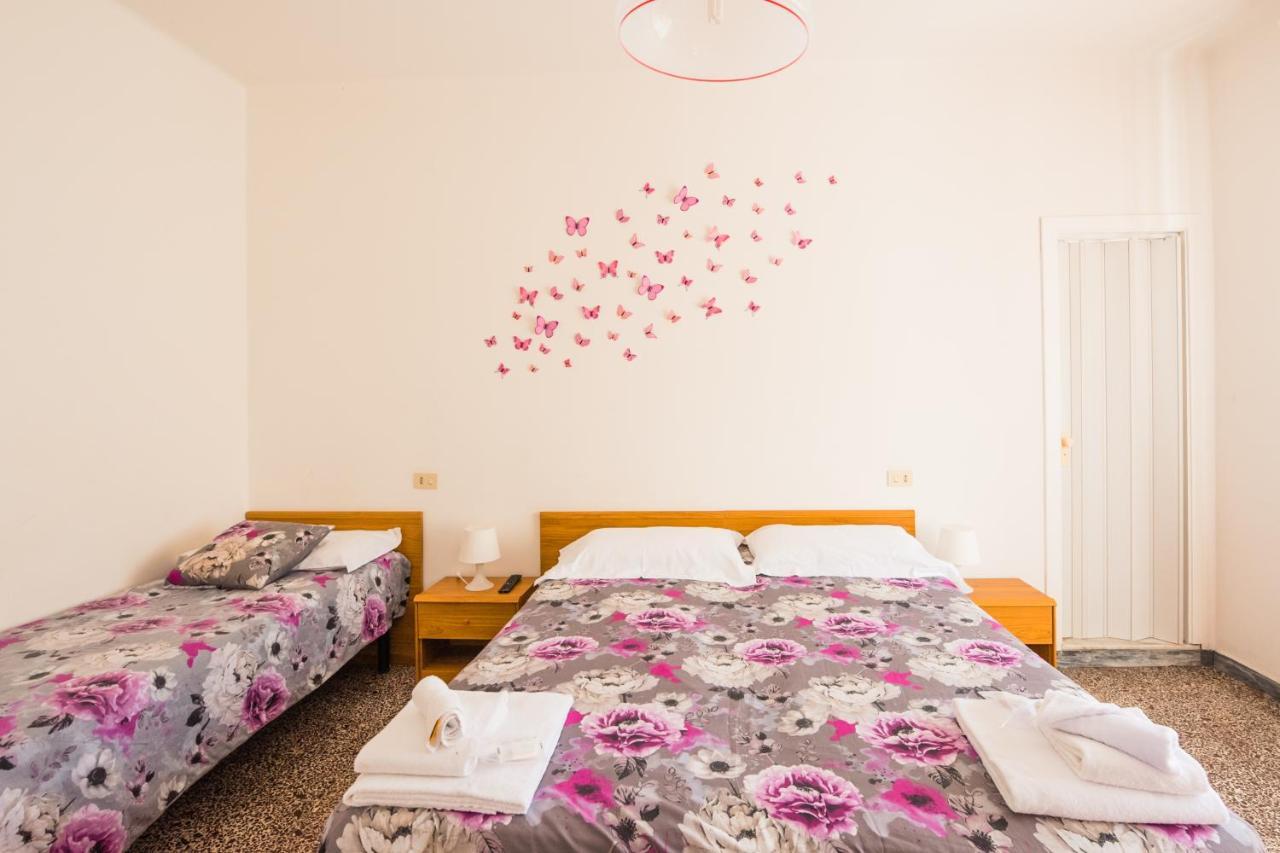 Casa Violetta Bed & Breakfast Marina di Massa Buitenkant foto