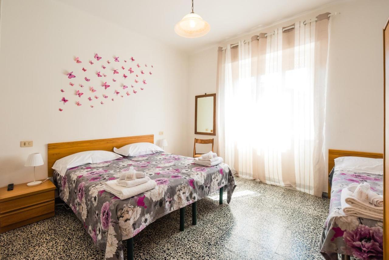 Casa Violetta Bed & Breakfast Marina di Massa Buitenkant foto