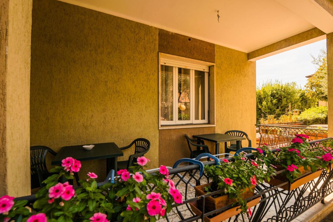 Casa Violetta Bed & Breakfast Marina di Massa Buitenkant foto