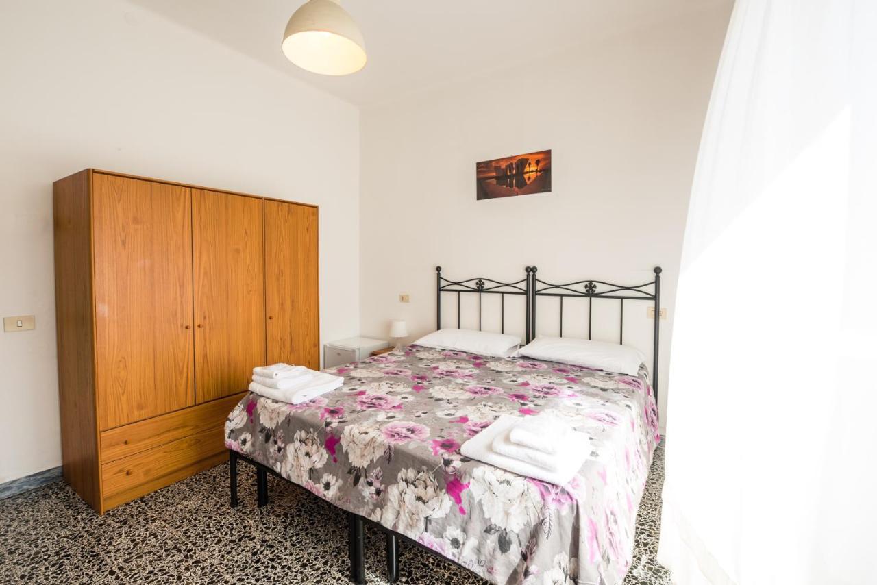 Casa Violetta Bed & Breakfast Marina di Massa Buitenkant foto