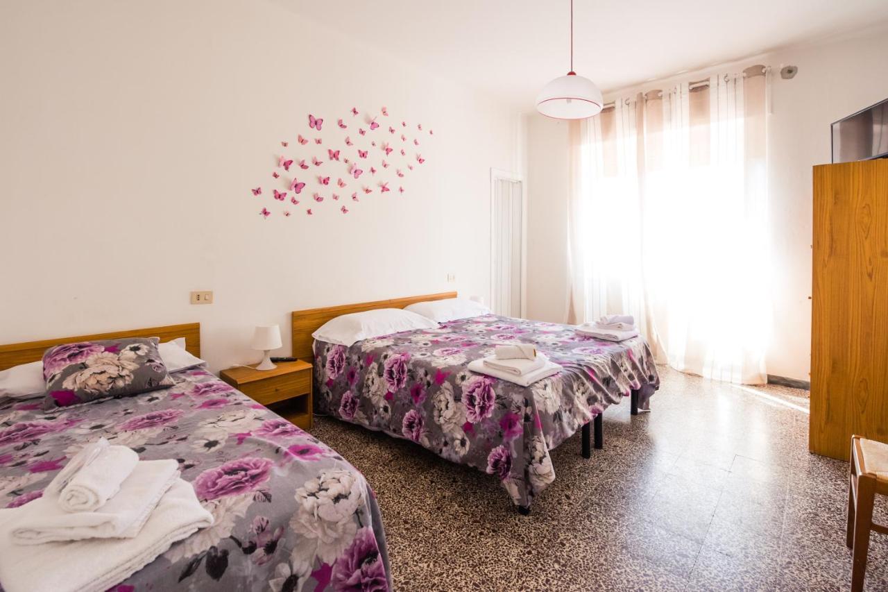 Casa Violetta Bed & Breakfast Marina di Massa Buitenkant foto