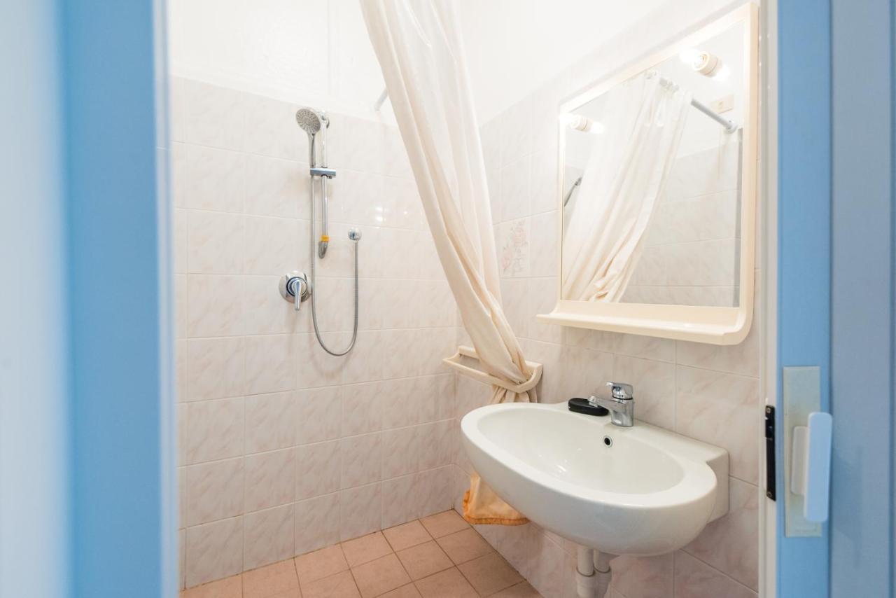 Casa Violetta Bed & Breakfast Marina di Massa Buitenkant foto