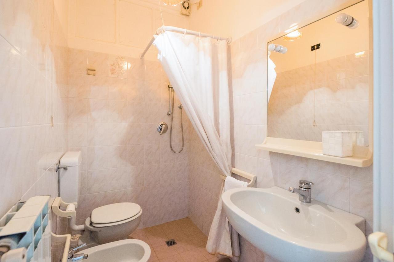 Casa Violetta Bed & Breakfast Marina di Massa Buitenkant foto